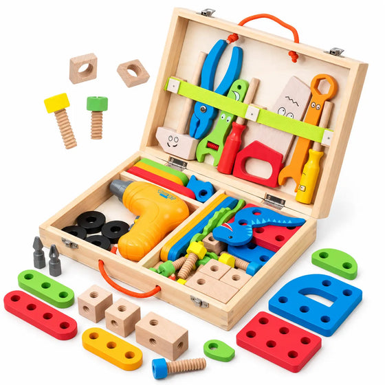 Kinderen spelen met houten gereedschapset en speelgoedboormachine