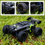 Zwarte en groene 1:18 RC offroad auto met 4WD en afstandsbediening